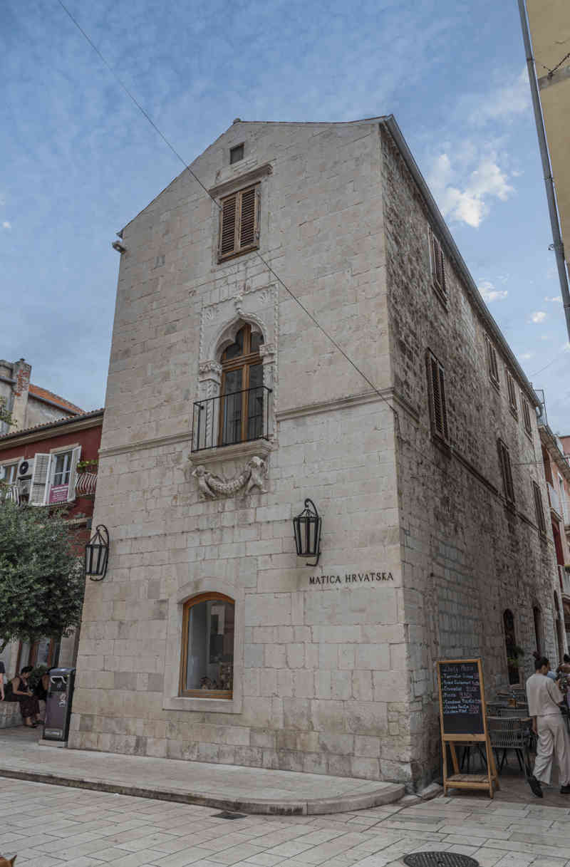 Croacia - Zadar 57 - palacio Ghirardini.jpg